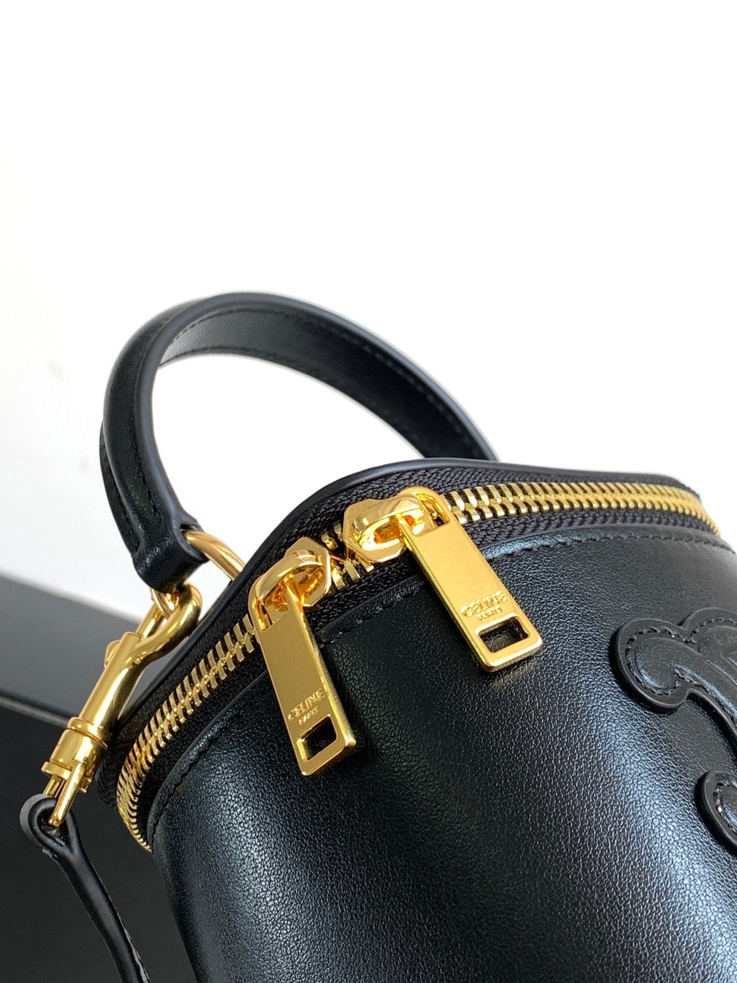 MINI TROUSSE DE VANITY TRIOMPHE EN CUIR DE VEAU NOIR