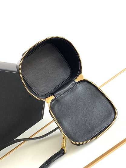 MINI TROUSSE DE VANITY TRIOMPHE EN CUIR DE VEAU NOIR