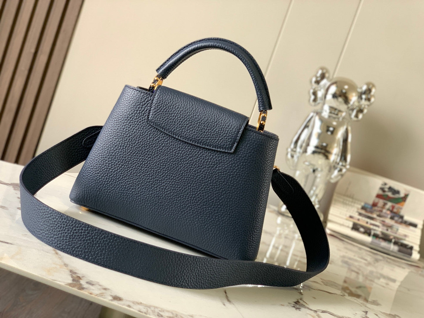 capucines bb 27 cuir taurillon bleu nuit accastillage doré