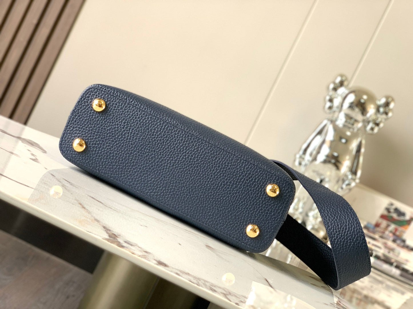 capucines bb 27 cuir taurillon bleu nuit accastillage doré