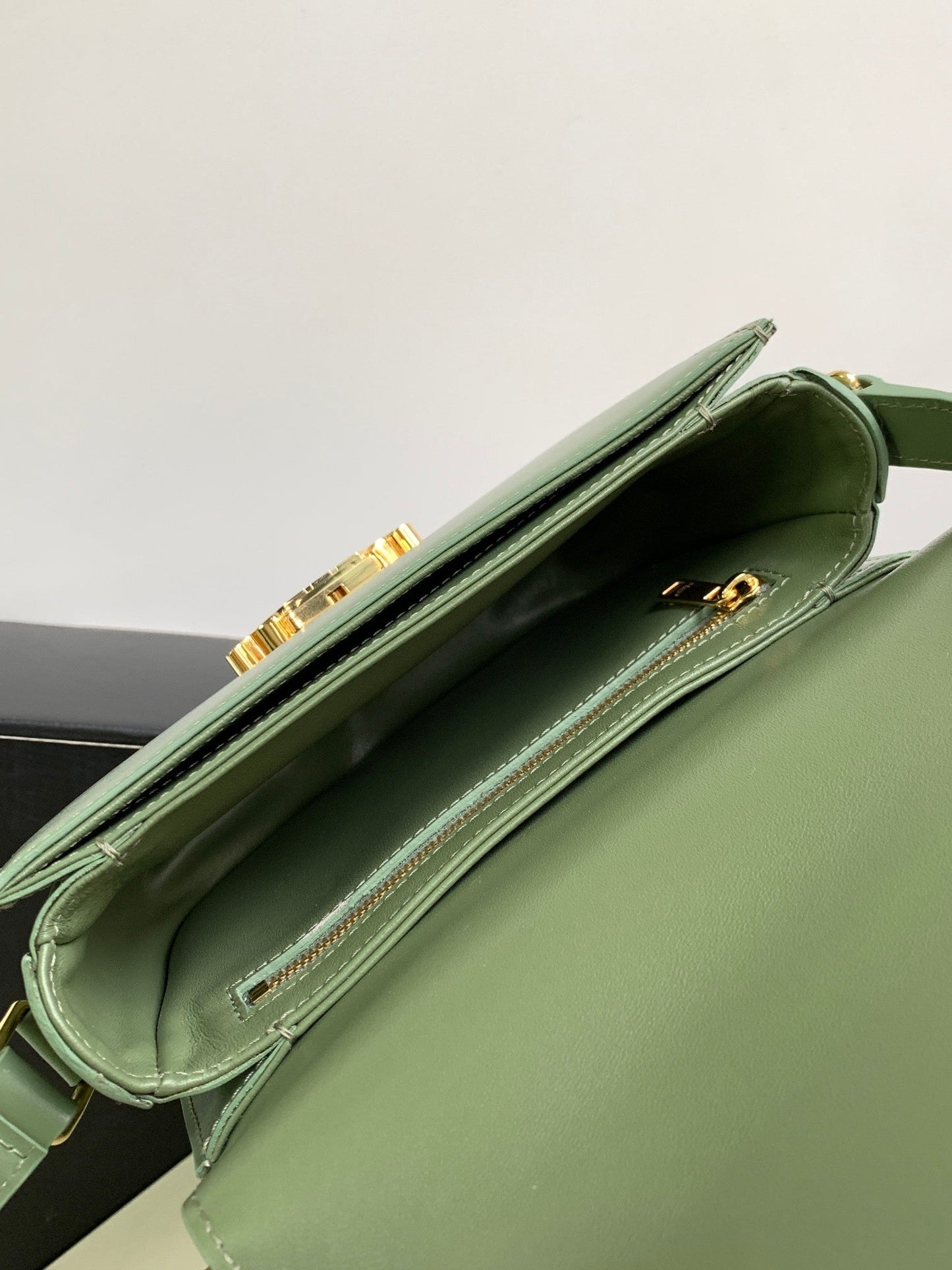 besace teen triomphe 18.5 cuir de veau vert kaki