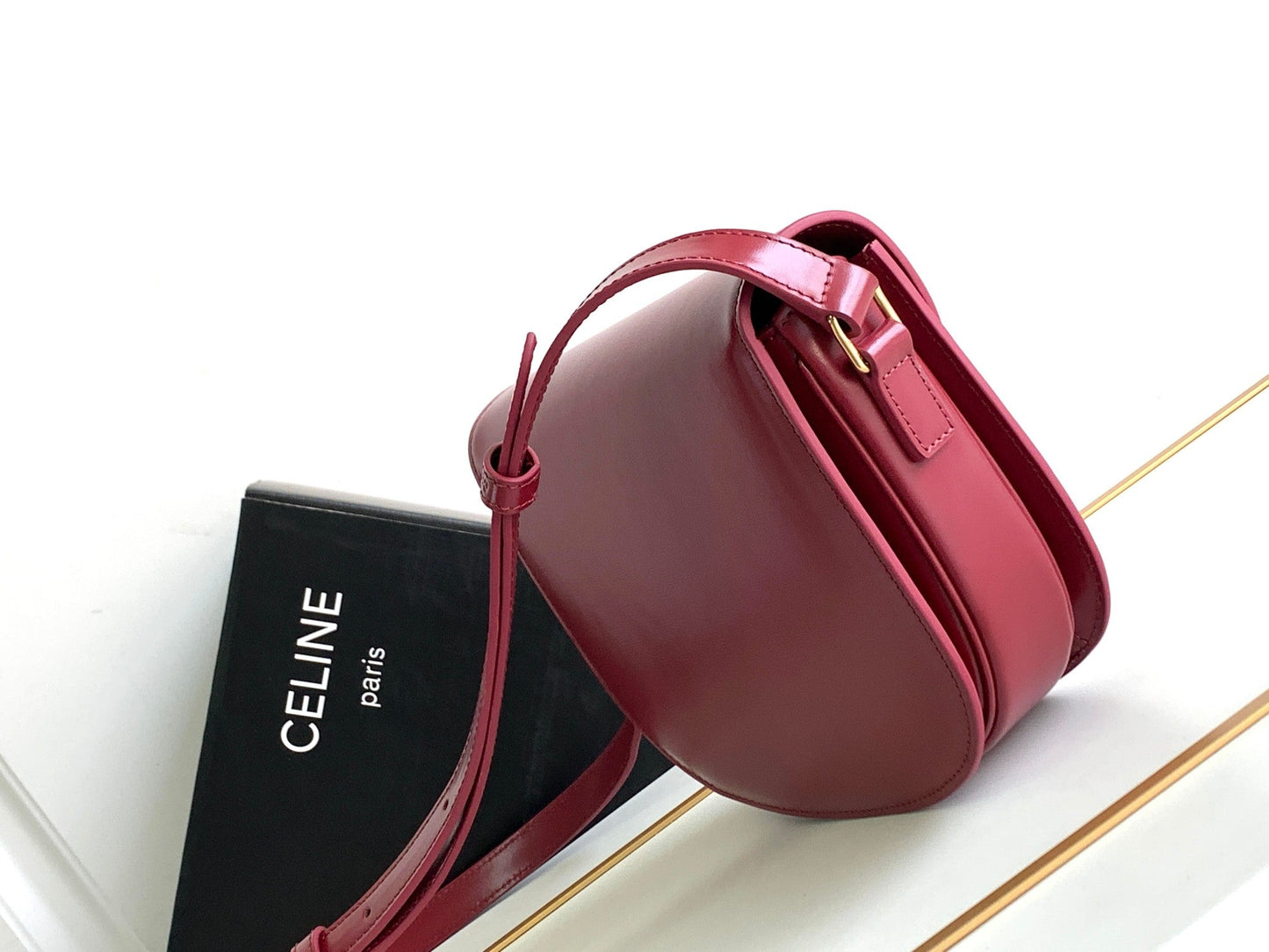 Teen Besace Triomphe 18,5 en cuir de veau rouge foncé