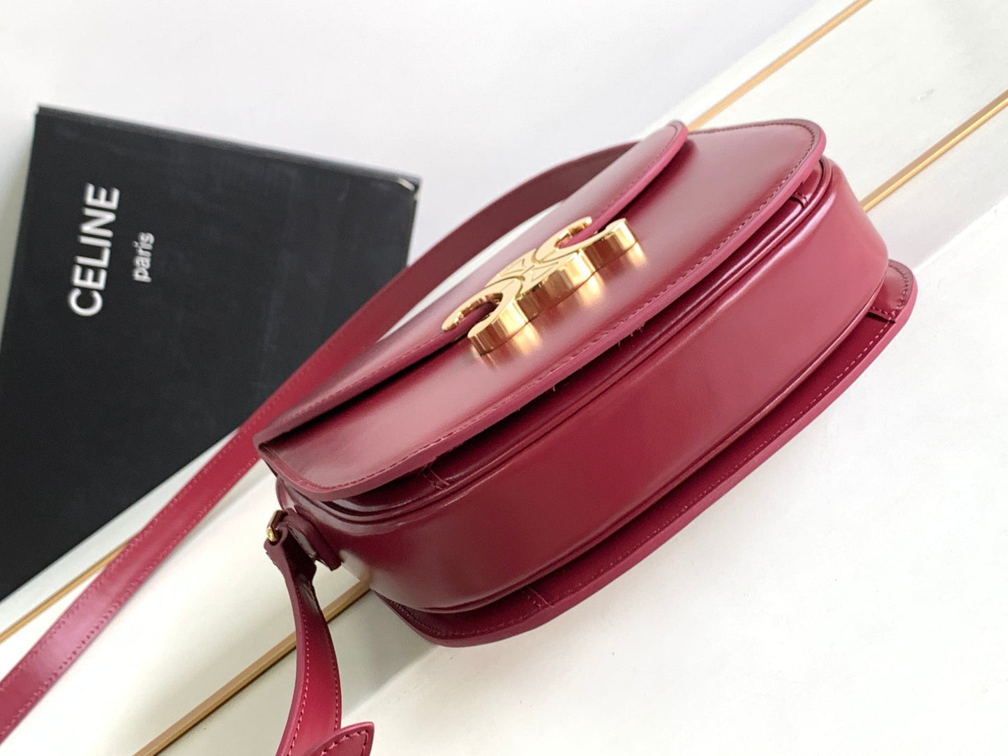Teen Besace Triomphe 18,5 en cuir de veau rouge foncé