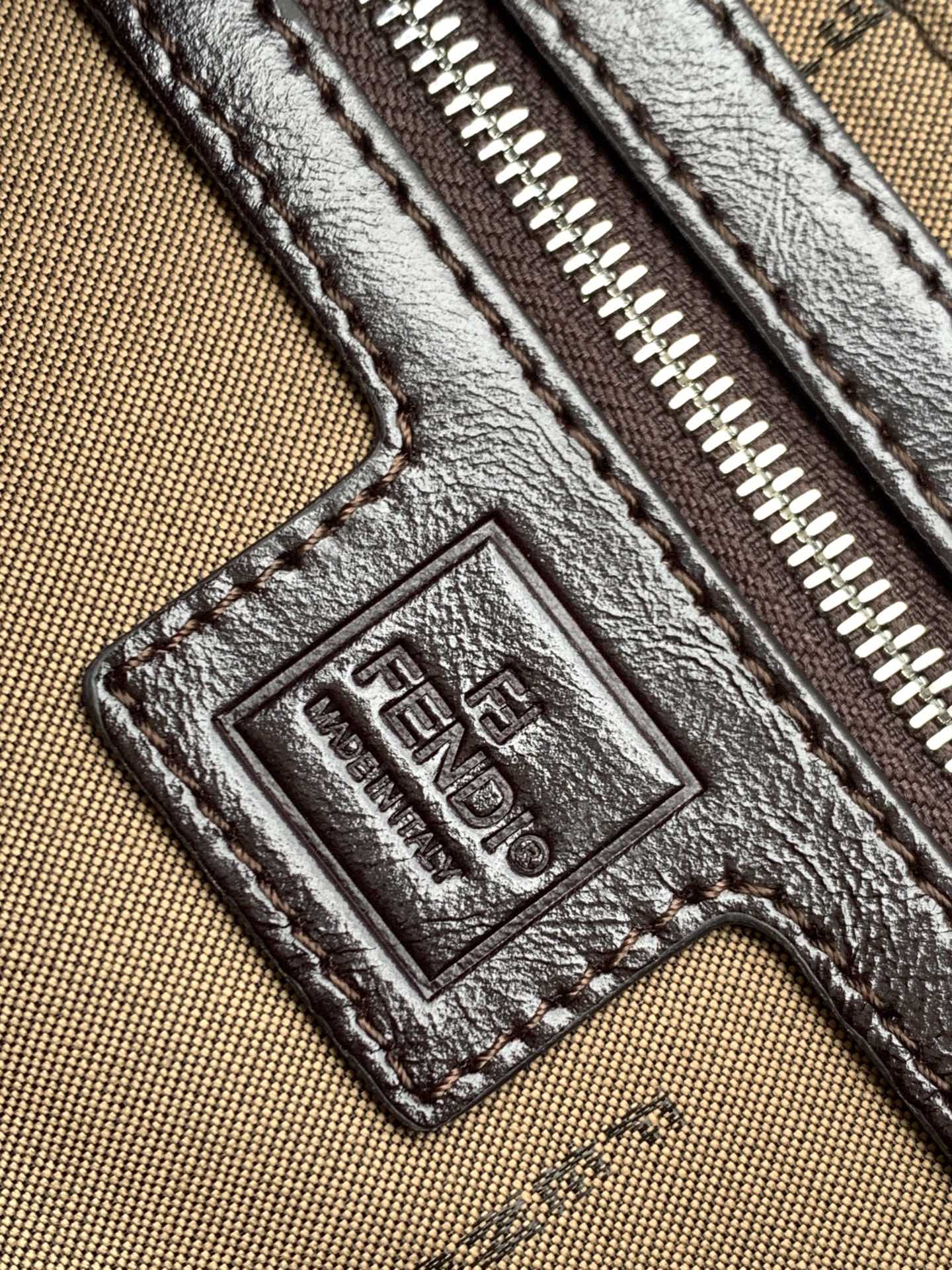Sac à bandoulière Fend Baguette 27 en tissu jacquard marron FF 