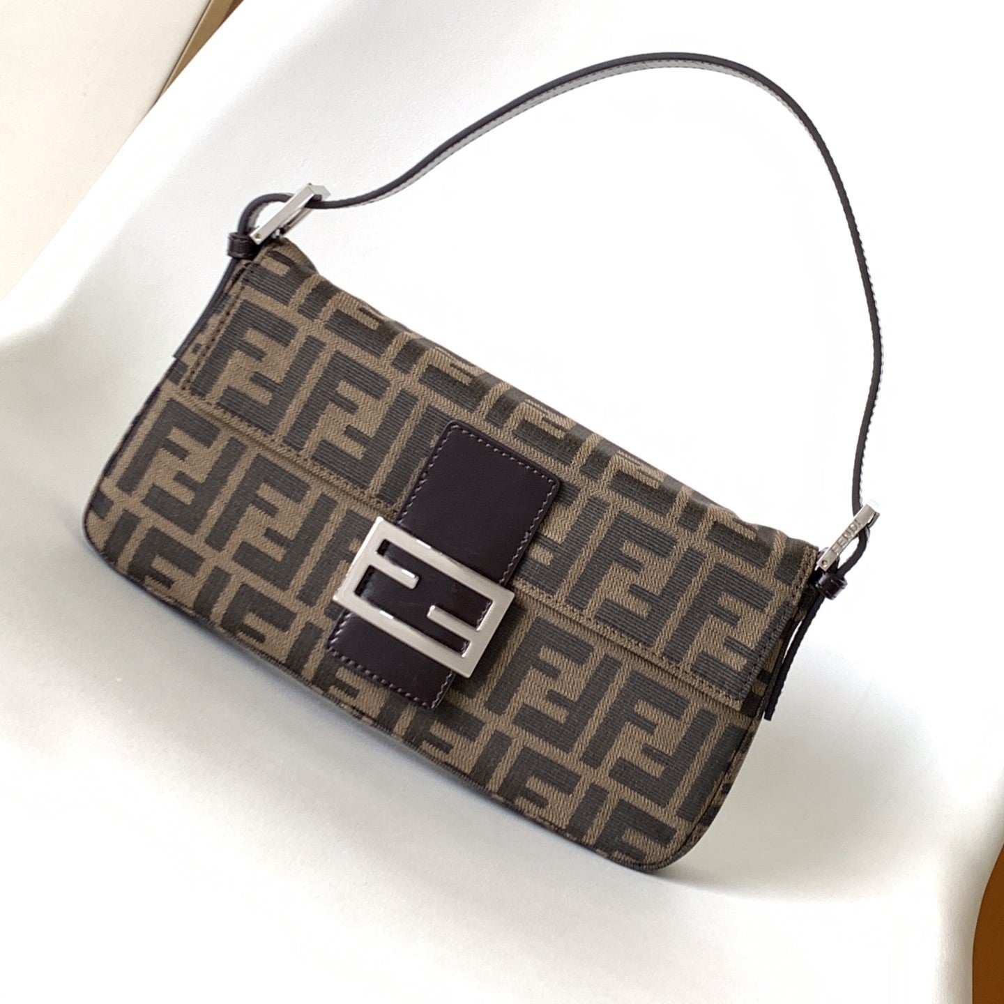 Sac à bandoulière Fend Baguette 27 en tissu jacquard marron FF 