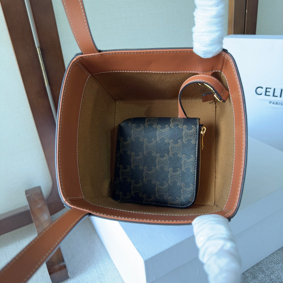 SAC CUBE 15 EN TOILE TRIOMPHE NOIRE ET CUIR DE VEAU MARRON