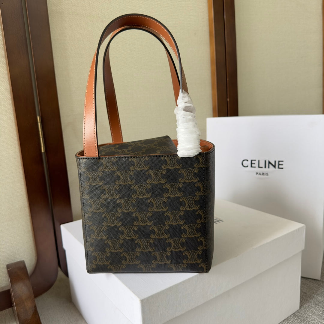 SAC CUBE 15 EN TOILE TRIOMPHE NOIRE ET CUIR DE VEAU MARRON