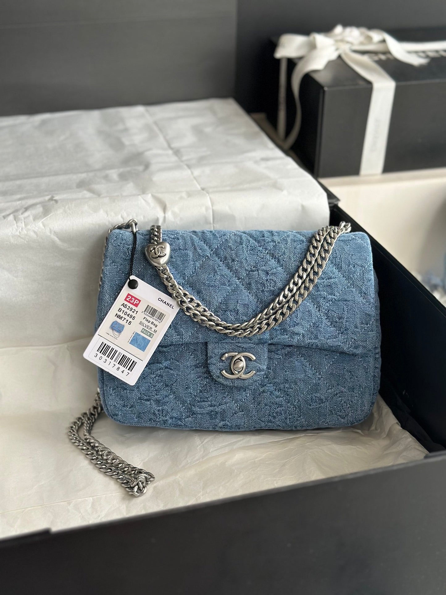 Sac à rabat CC 19 cm bleu denim avec accessoires argentés 