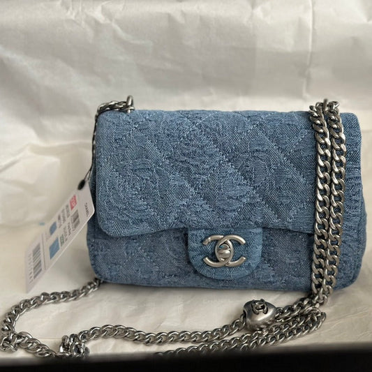 sac à rabat cc 12 cm bleu denim matériel argenté 