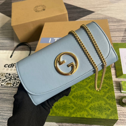 SAC BANDOULIÈRE BLONDIE 21 EN CUIR DE VEAU BLEU CIEL, QUINCAILLERIE DORÉ
