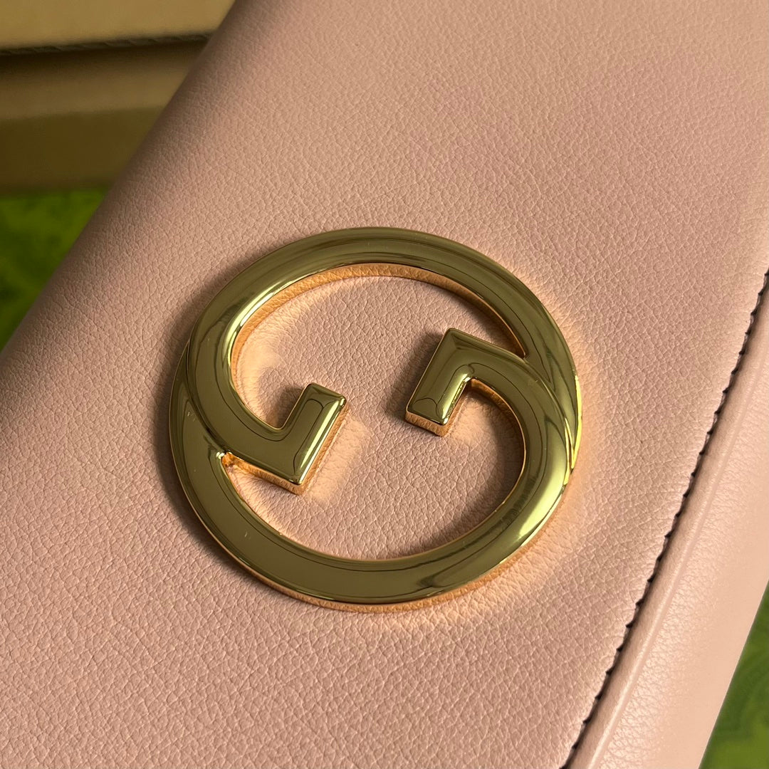 SAC BANDOULIÈRE BLONDIE 21 EN CUIR DE VEAU ROSE CLAIR, QUINCAILLERIE DORÉE