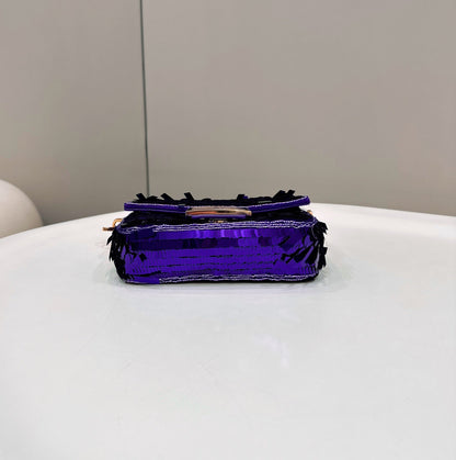 Baguette Mini 19 en raisin, paillettes et matériel doré