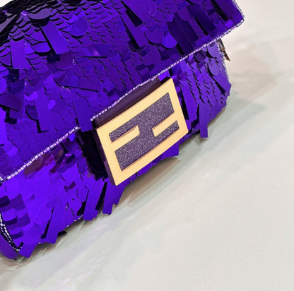 Baguette Mini 19 en raisin, paillettes et matériel doré