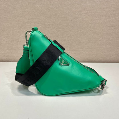SAC TRIANGULAIRE 27 EN CUIR D'AGNEAU LISSE GO GREEN