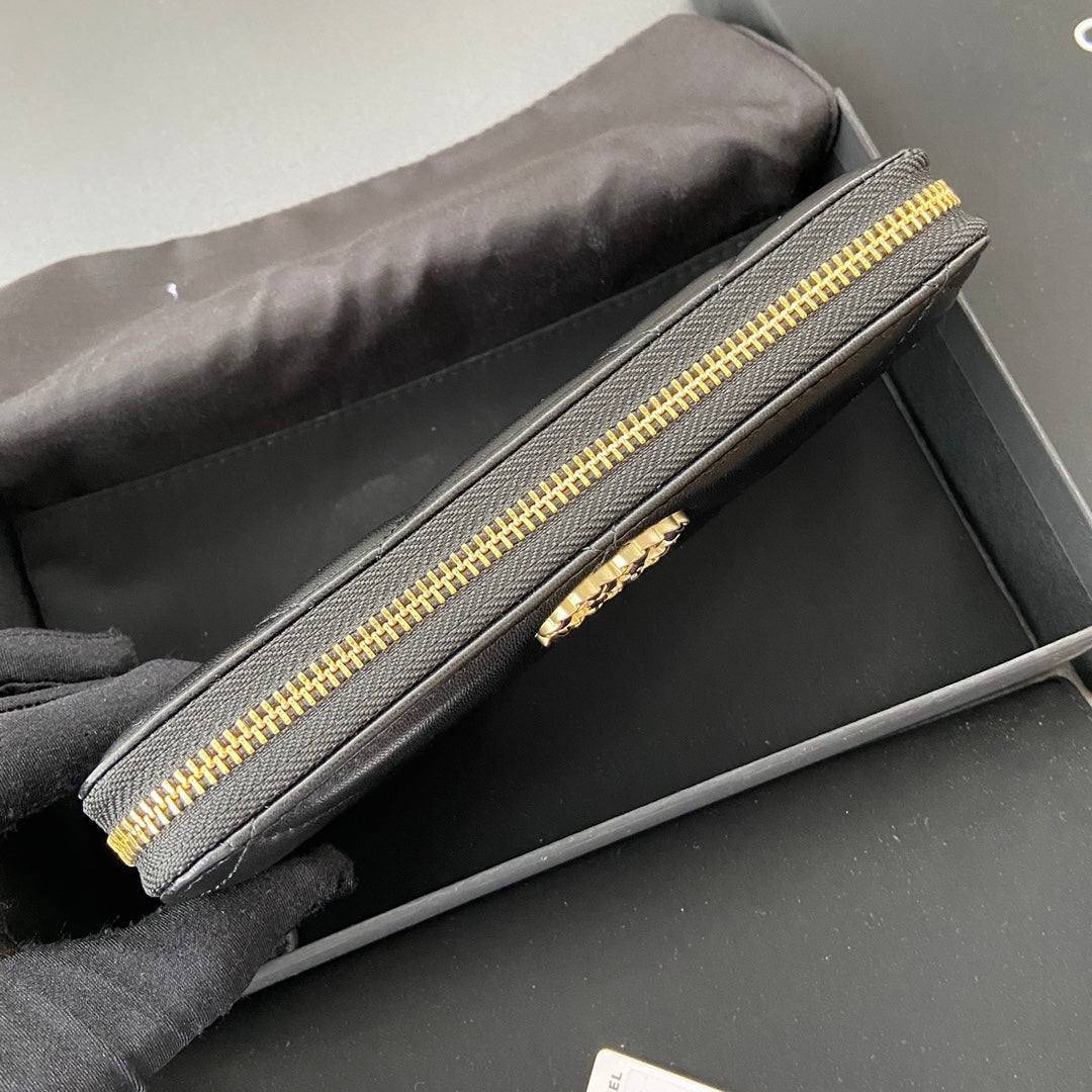 Portefeuille zippé CC 19 19,5 cm en cuir de veau noir et finitions dorées