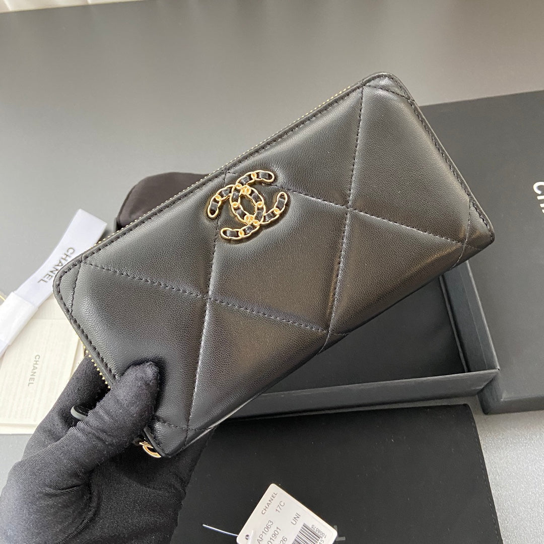 Portefeuille zippé CC 19 19,5 cm en cuir de veau noir et finitions dorées