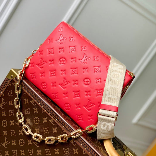 coussin pm 26cm cuir de veau empreinte monogram rouge 