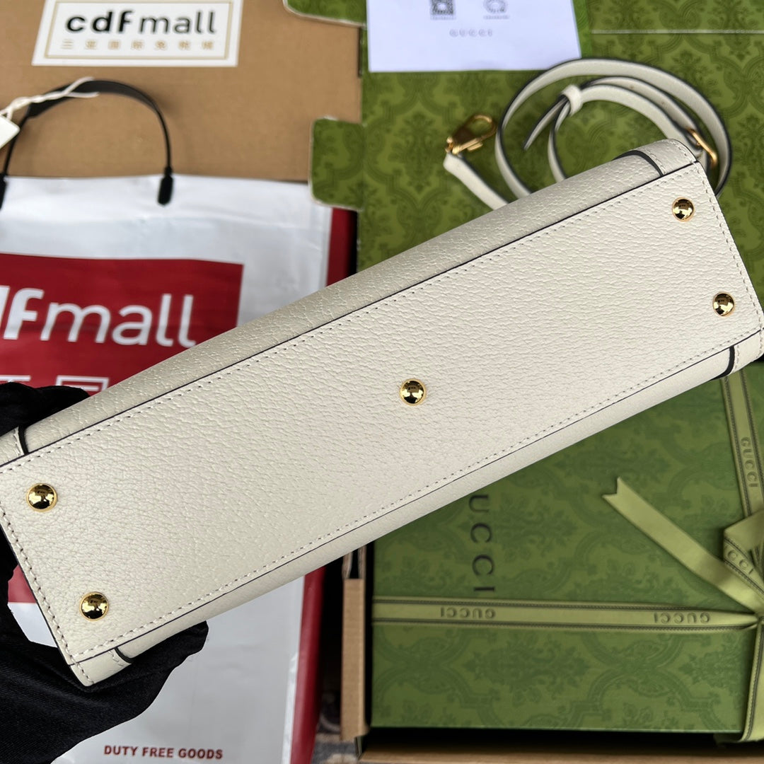 ダイアナ バンブー ショルダーバッグ 27インチ ホワイトカーフスキン ゴールド金具