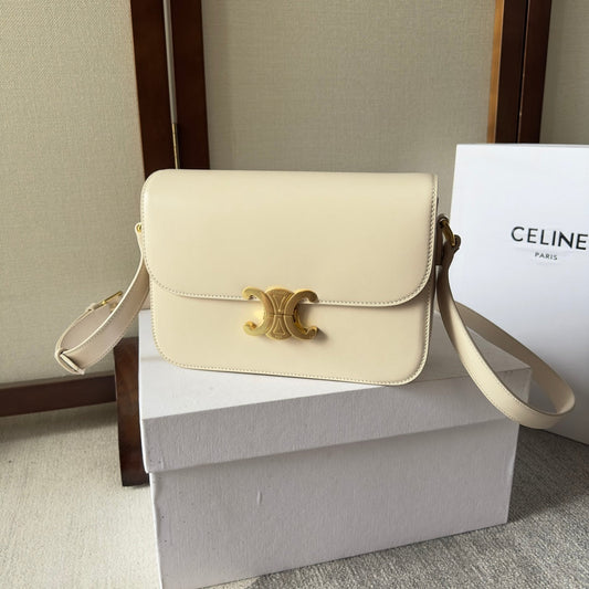 classique triomphe 22 cuir de veau crème finitions dorées