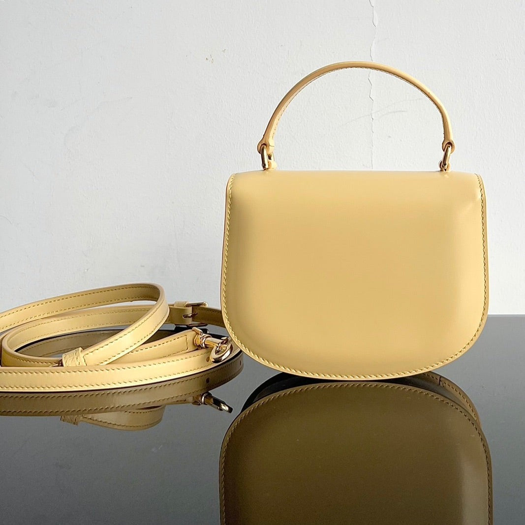 SAC À MAIN TRIOMPHE EN CUIR DE VEAU BRILLANT 18 JAUNE PASTEL