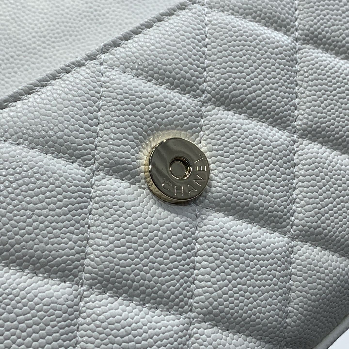 23P フラップバッグ 19cm ホワイトキャビアゴールド金具