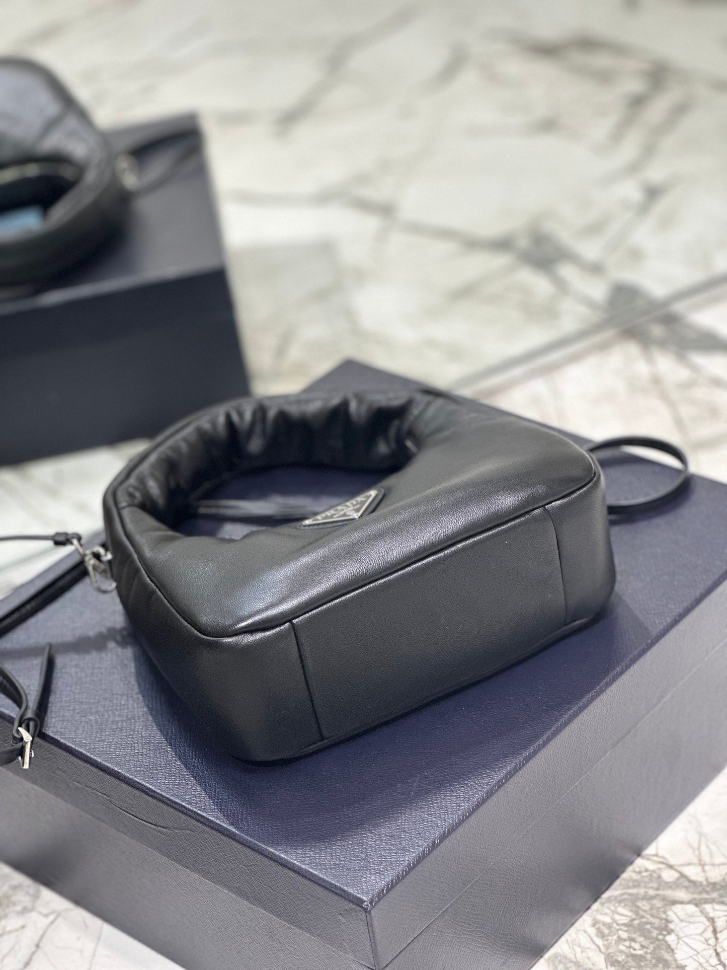 SAC HOBO 21 EN CUIR D'AGNEAU SOUPLE NOIR