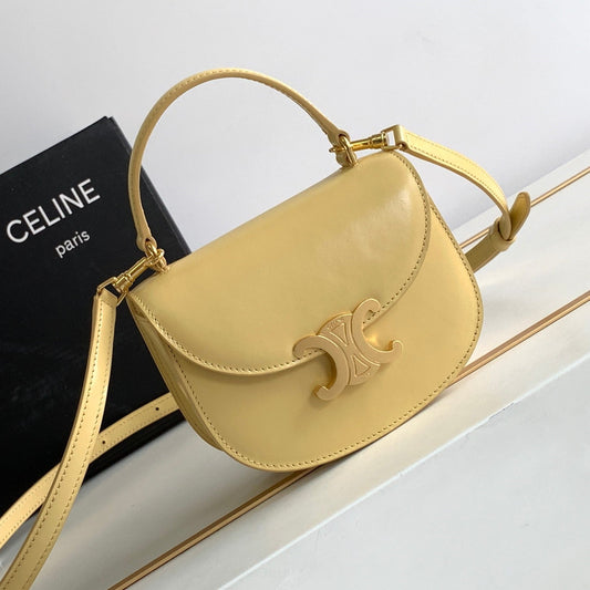 BESACE CHAÎNE ADOLESCENT TRIOMPHE 15,5 CM CUIR DE VEAU JAUNE