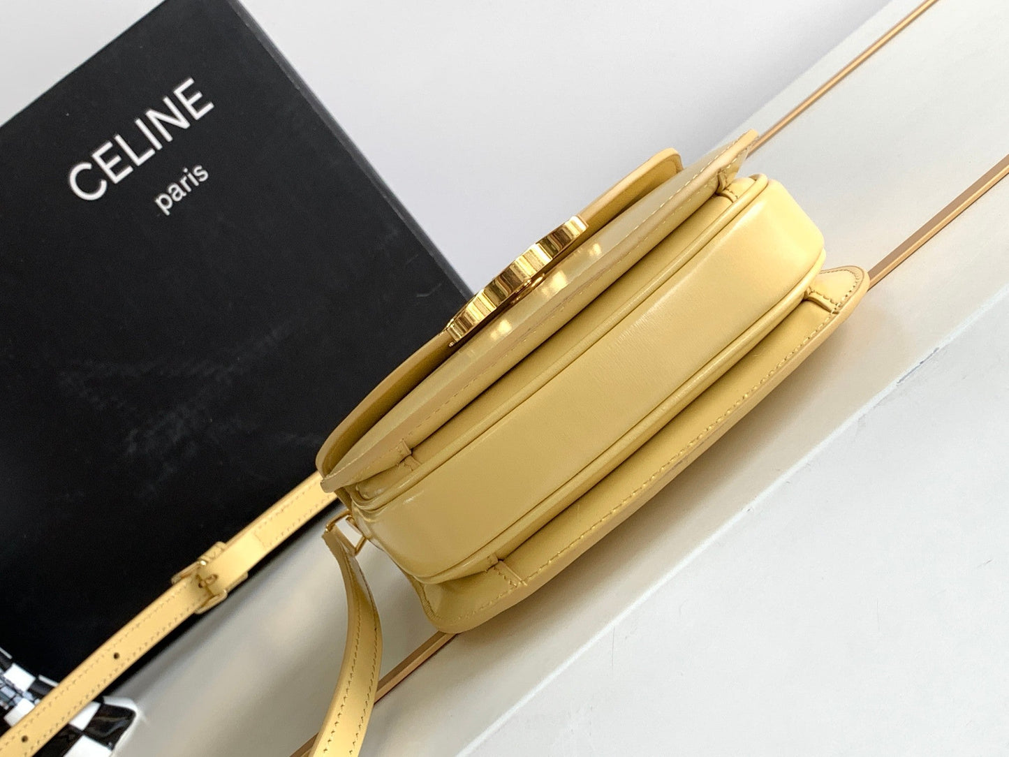 BESACE CHAÎNE ADOLESCENT TRIOMPHE 15,5 CM CUIR DE VEAU JAUNE
