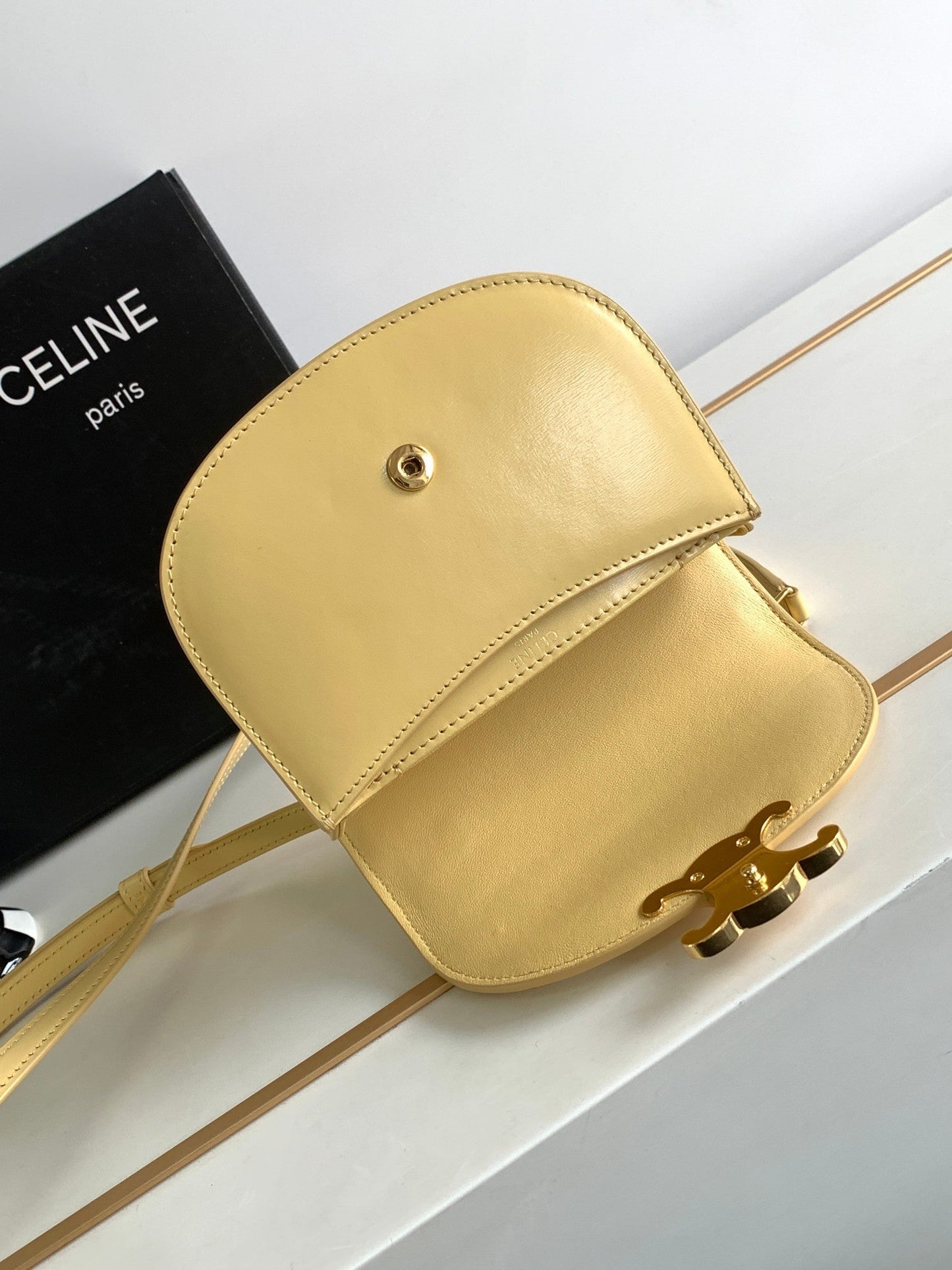 BESACE CHAÎNE ADOLESCENT TRIOMPHE 15,5 CM CUIR DE VEAU JAUNE