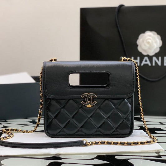 Sac à rabat matelassé CC Mini Graphic Catch en cuir d'agneau noir