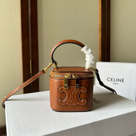 MINI VANITY CASE CUIR TRIOMPHE 9 EN CUIR DE VEAU LISSE MARRON BRONZE