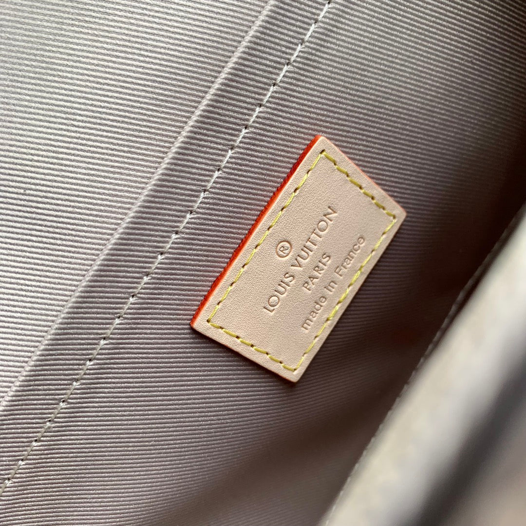 ブラウンモノグラムキャンバスのCLUNY BB 28