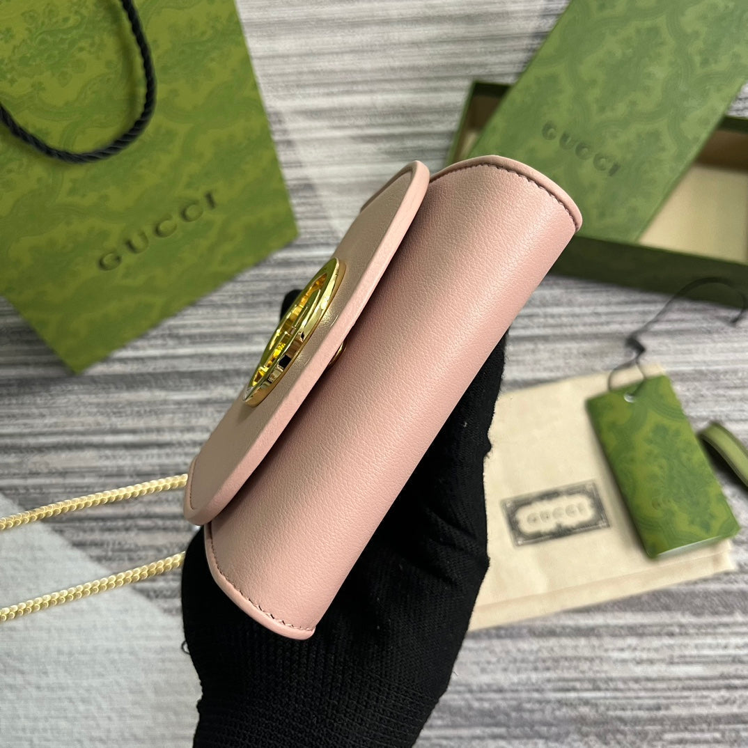 Mini sac bandoulière Blondie Interlock 12 en cuir de veau rose clair avec chaîne dorée