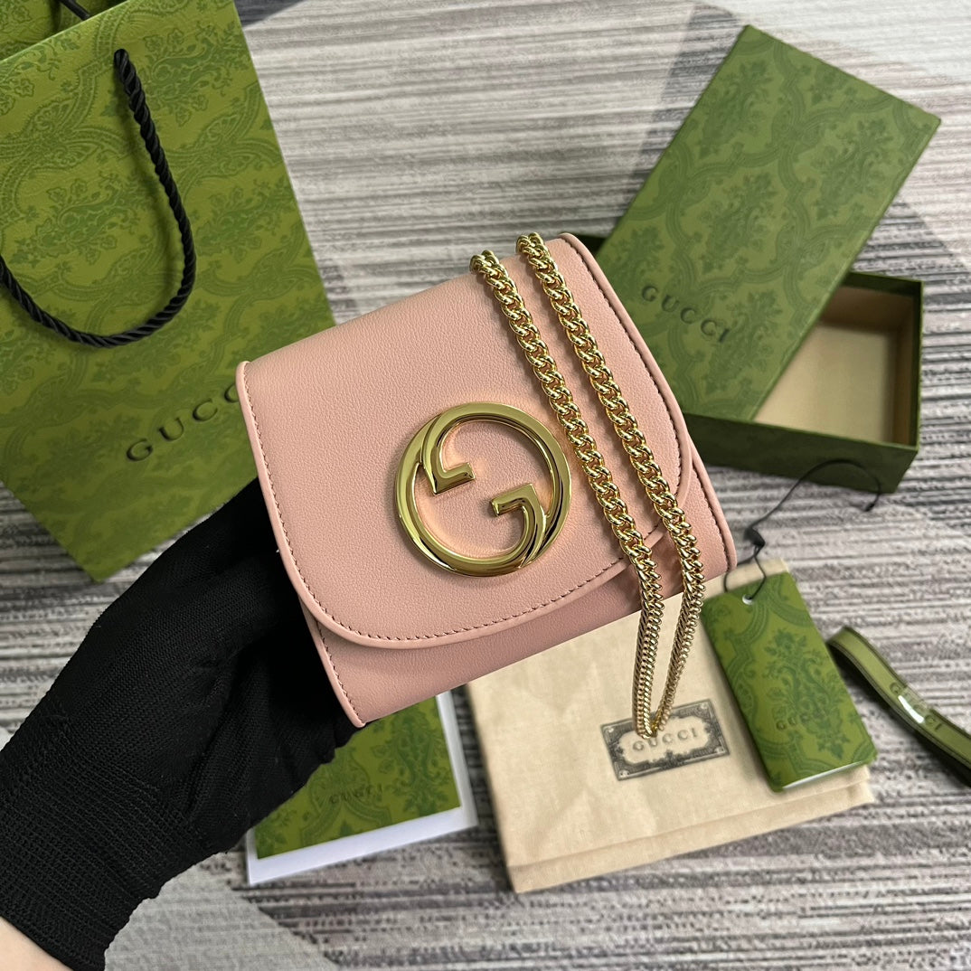 Mini sac bandoulière Blondie Interlock 12 en cuir de veau rose clair avec chaîne dorée