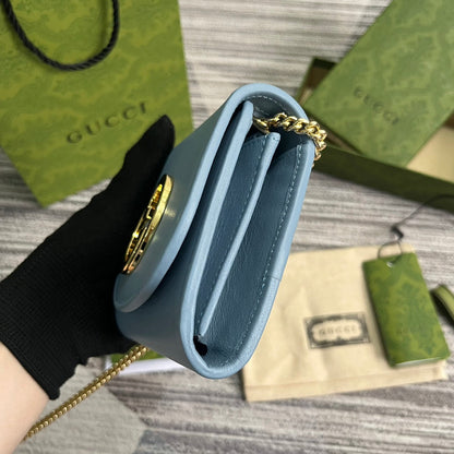 Mini sac bandoulière Blondie Interlock 12 en cuir de veau bleu ciel avec chaîne dorée
