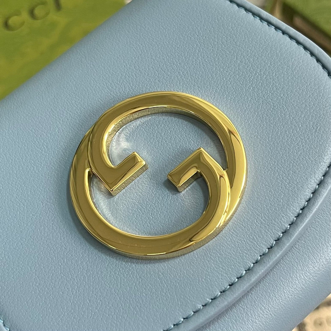 Mini sac bandoulière Blondie Interlock 12 en cuir de veau bleu ciel avec chaîne dorée