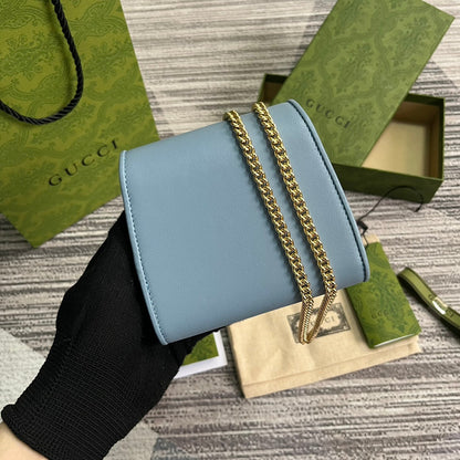Mini sac bandoulière Blondie Interlock 12 en cuir de veau bleu ciel avec chaîne dorée
