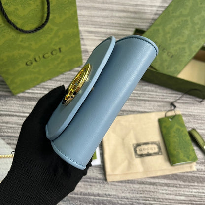 Mini sac bandoulière Blondie Interlock 12 en cuir de veau bleu ciel avec chaîne dorée