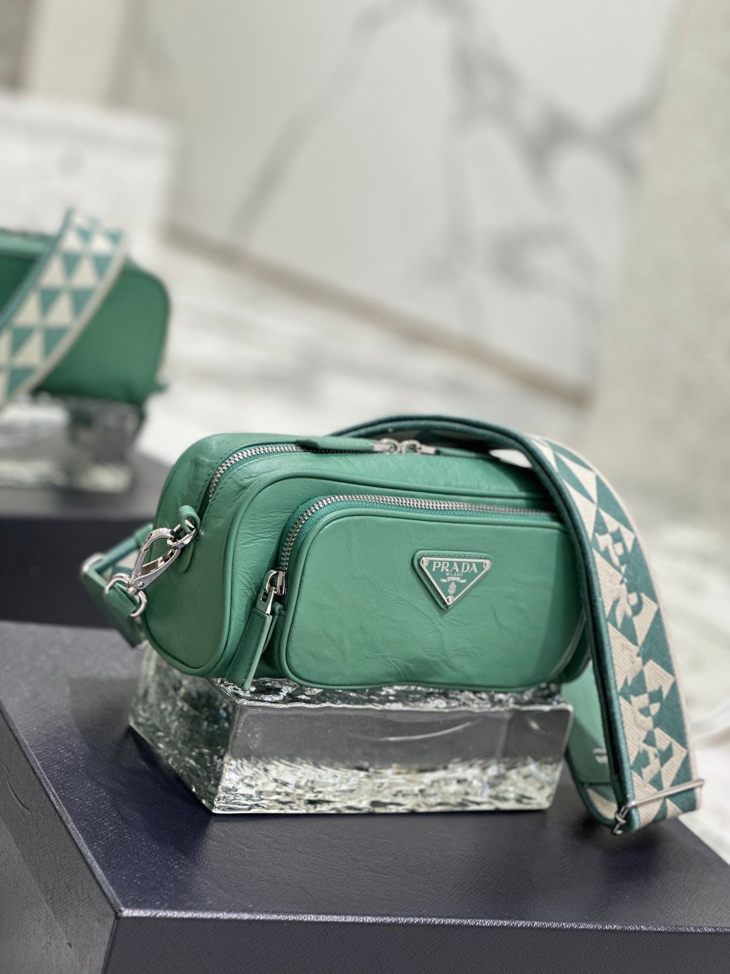 キャッスルトングリーン シワ加工ラムスキン製カメラバッグ 23インチ