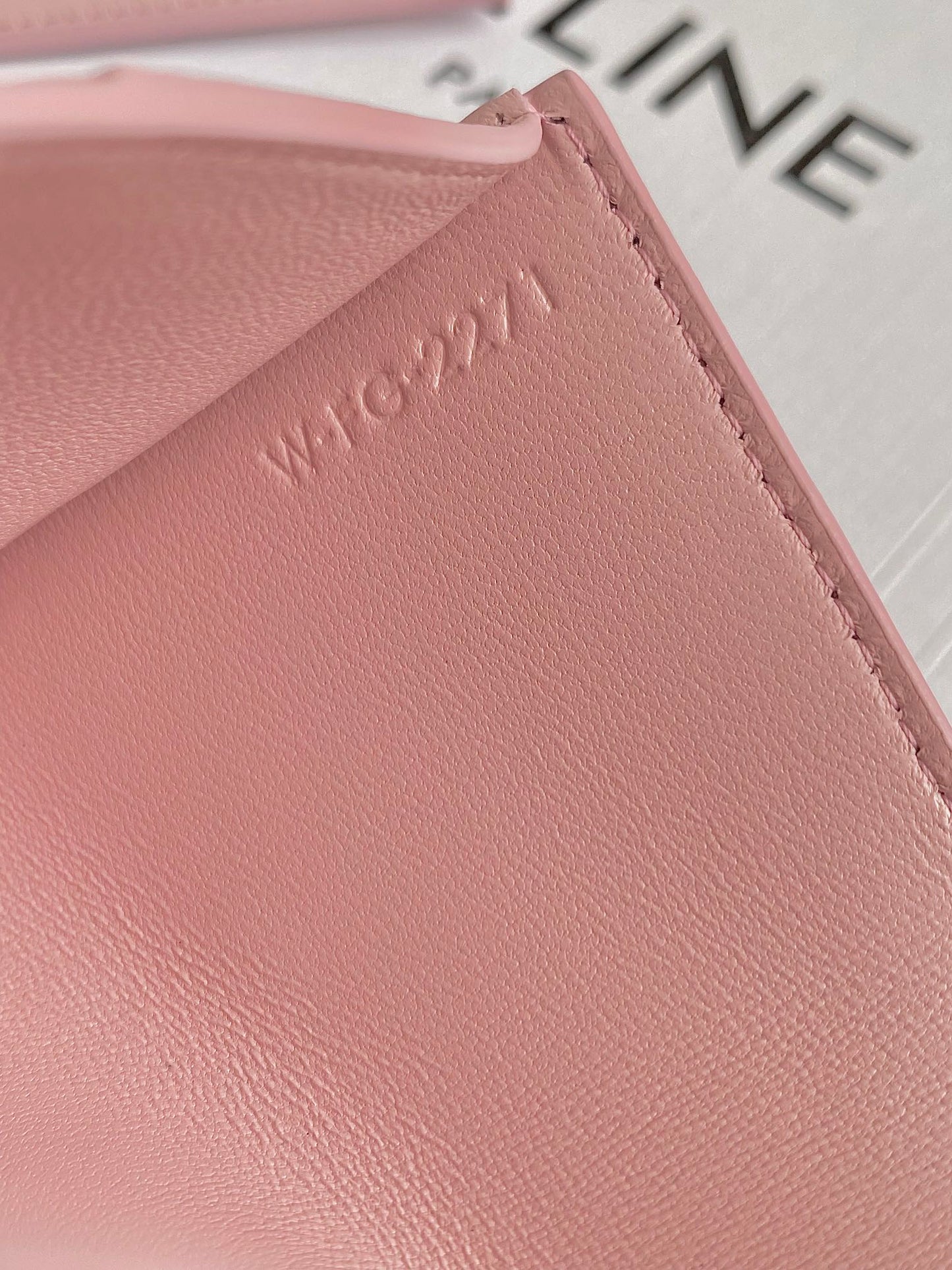 PORTEFEUILLE TRIPHOME 9 DEUX EN UN EN CUIR DE VEAU ROSE PASTEL