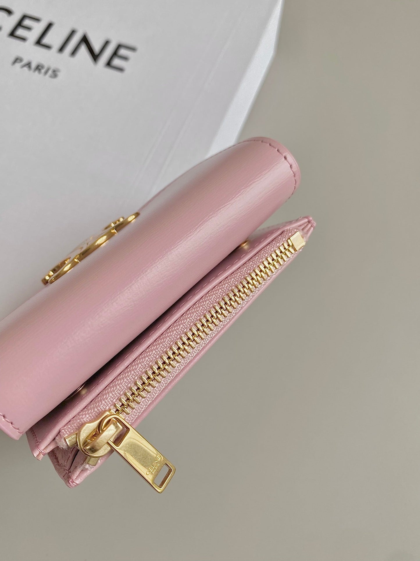 PORTEFEUILLE TRIPHOME 9 DEUX EN UN EN CUIR DE VEAU ROSE PASTEL