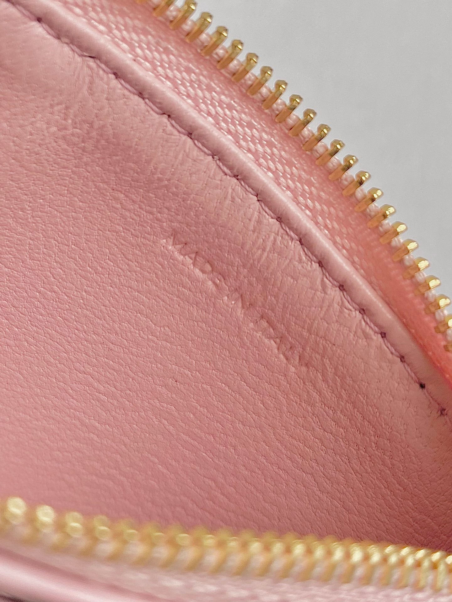 PORTEFEUILLE TRIPHOME 9 DEUX EN UN EN CUIR DE VEAU ROSE PASTEL