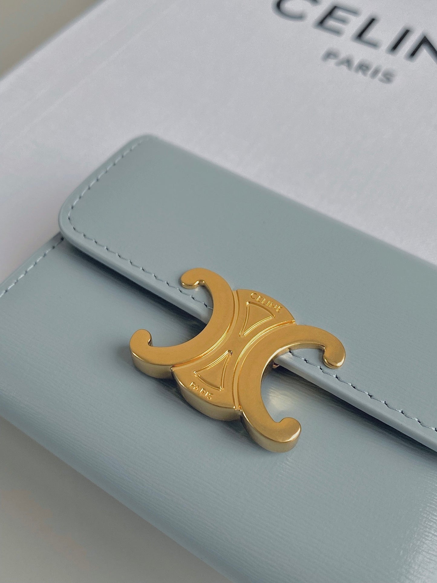 PORTEFEUILLE TRIPHOME 9 DEUX EN UN EN CUIR DE VEAU BLEU GLACIER