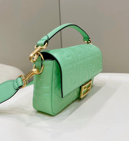 BAGUETTE À MOTIF FF 27 EN CUIR D'AGNEAU SOUPLE VERT DE YORK QUINCAILLERIE DORÉ