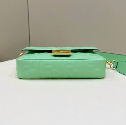BAGUETTE À MOTIF FF 27 EN CUIR D'AGNEAU SOUPLE VERT DE YORK QUINCAILLERIE DORÉ