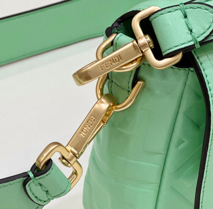 BAGUETTE À MOTIF FF 27 EN CUIR D'AGNEAU SOUPLE VERT DE YORK QUINCAILLERIE DORÉ