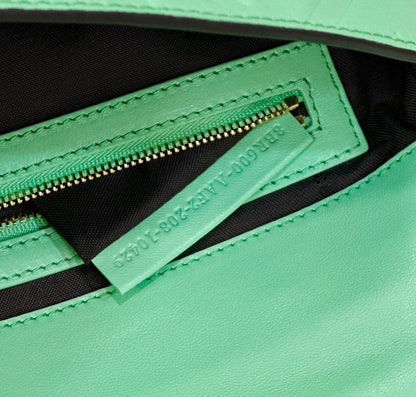 BAGUETTE À MOTIF FF 27 EN CUIR D'AGNEAU SOUPLE VERT DE YORK QUINCAILLERIE DORÉ