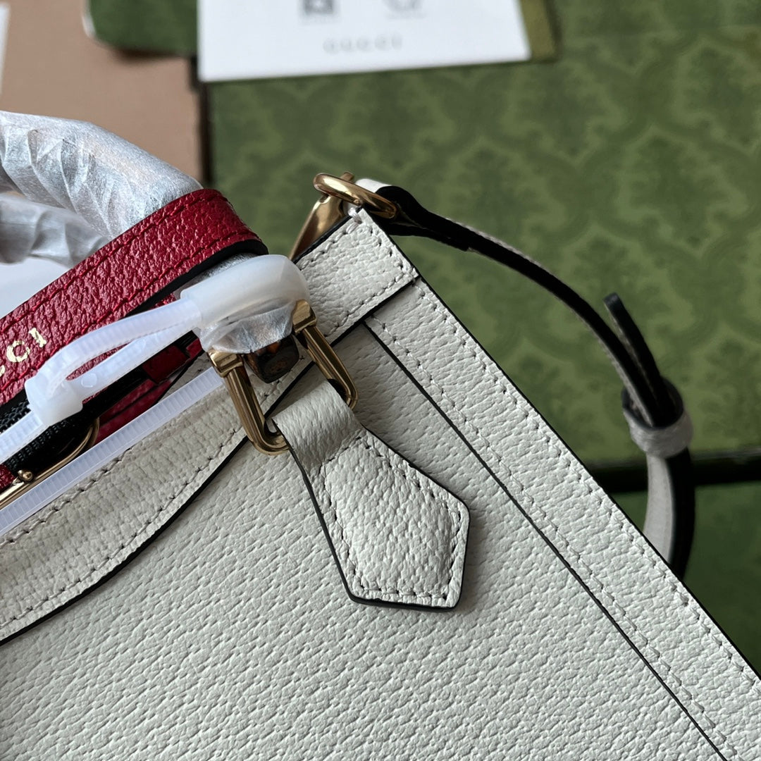 Sac cabas Diana 19 en cuir d'agneau blanc avec anse en bambou