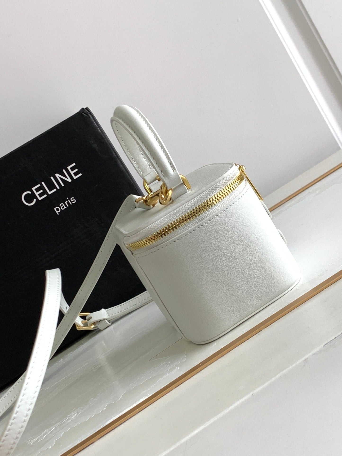 MINI TROUSSE DE VANITY TRIOMPHE EN CUIR DE VEAU BLANC