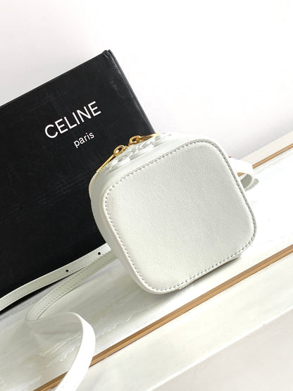MINI TROUSSE DE VANITY TRIOMPHE EN CUIR DE VEAU BLANC